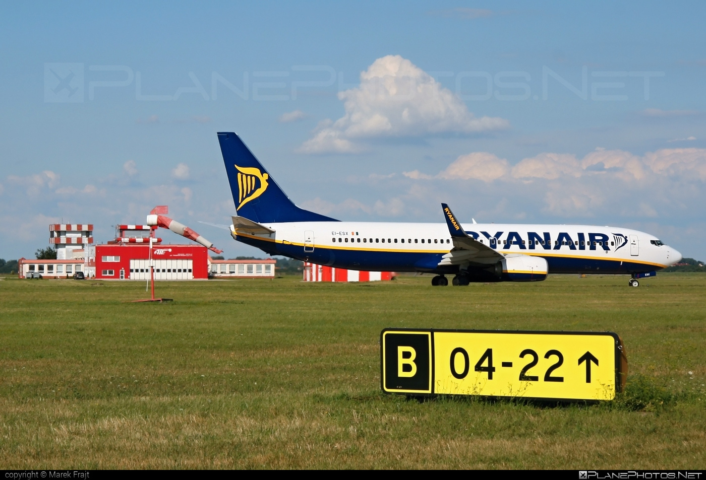 Boeing 737-800 - EI-ESX operated by Ryanair #b737 #b737nextgen #b737ng #boeing #boeing737 #ryanair
