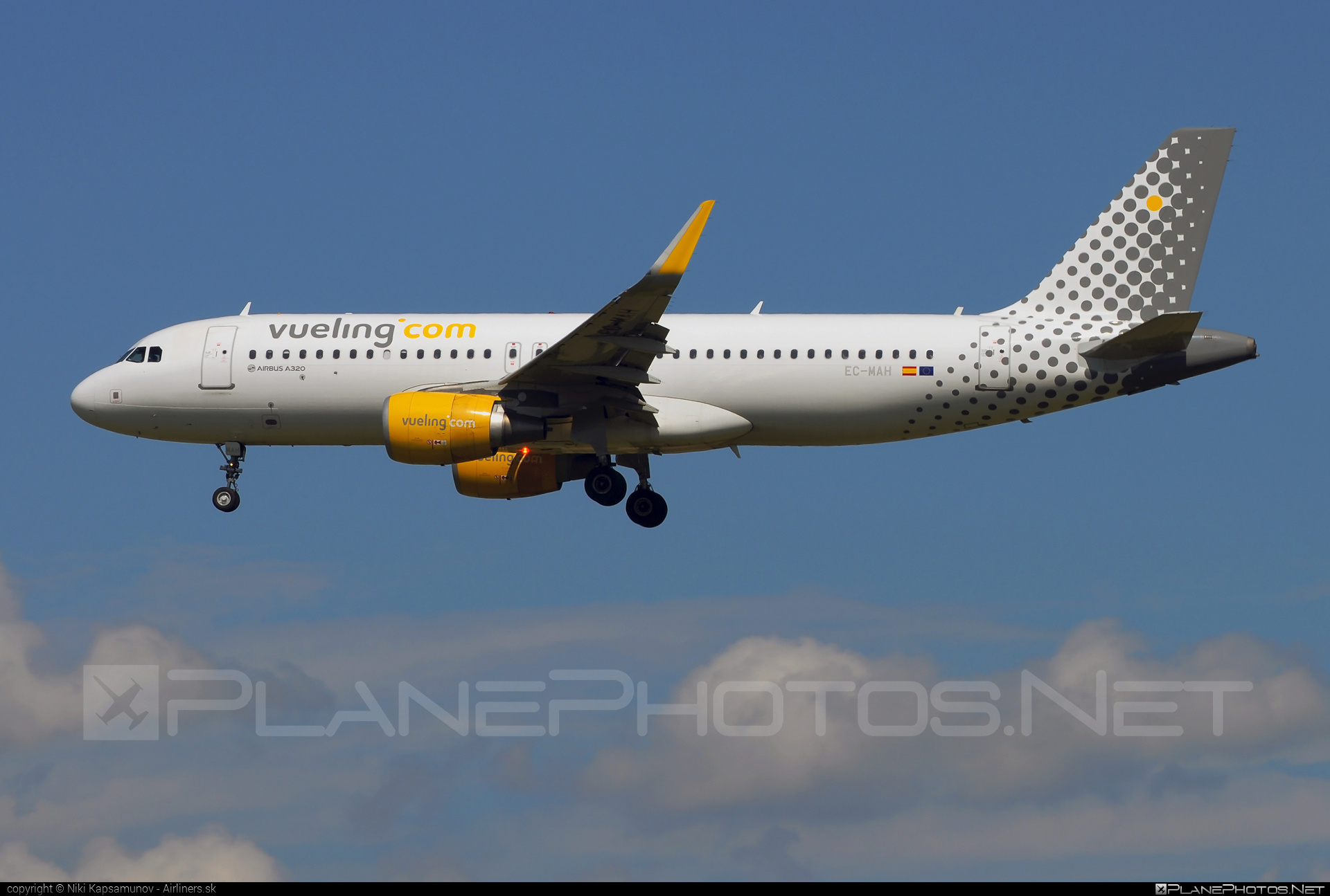 Airbus A320-214 - EC-MAH operated by Vueling Airlines #a320 #a320family #airbus #airbus320 #vueling #vuelingairlines
