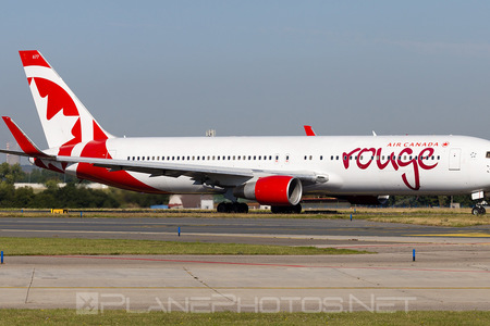 Boeing 767-300ER - C-FMLZ operated by Air Canada Rouge