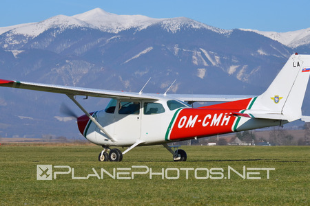 Cessna 172N Skyhawk II - OM-CMH operated by Slovenský národný aeroklub (Slovak National Aeroclub)