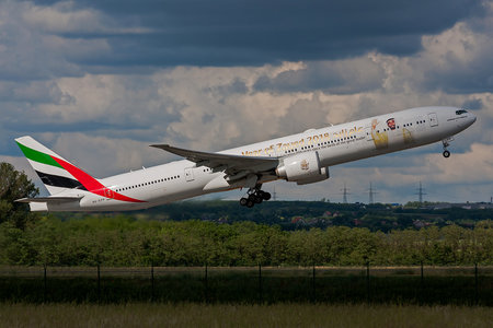 Boeing 777-300ER - A6-EPP operated by Emirates
