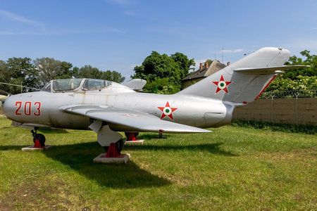 Mikoyan-Gurevich MiG-15UTI - 203 operated by Magyar Néphadsereg (Hungarian People's Army)