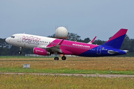 Airbus A320-232 - HA-LYX operated by Wizz Air