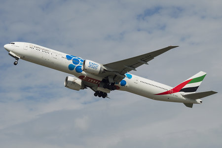 Boeing 777-300ER - A6-EPK operated by Emirates