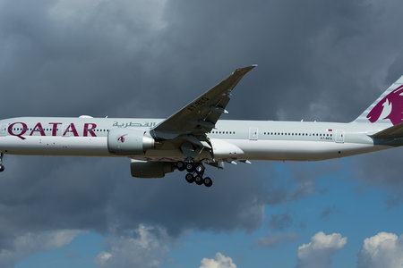 Boeing 777-300ER - A7-BEQ operated by Qatar Airways