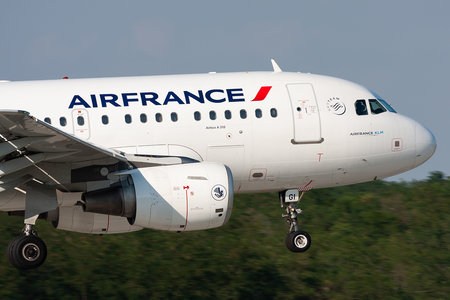 Airbus A318-111 - F-GUGI operated by Air France