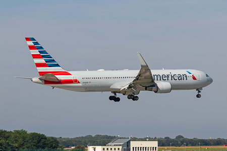 Boeing 767-300ER - N398AN operated by American Airlines