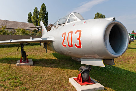 Mikoyan-Gurevich MiG-15UTI - 203 operated by Magyar Néphadsereg (Hungarian People's Army)
