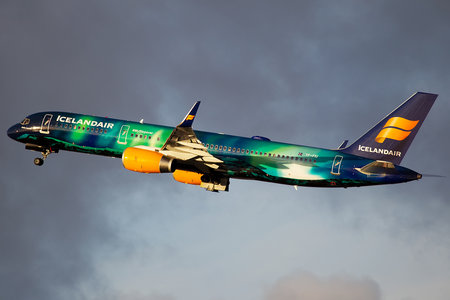 Boeing 757-200 - TF-FIU operated by Icelandair
