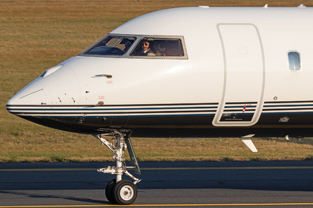 Bombardier Global Express XRS (BD-700-1A10) - G-GLOB operated by ExecuJet (UK)