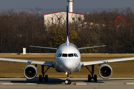 Airbus A319-112 - OO-SSM operated by Brussels Airlines
