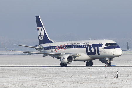Embraer E175LR (ERJ-170-200LR) - SP-LII operated by LOT Polish Airlines