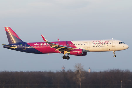 Airbus A321-231 - HA-LXR operated by Wizz Air