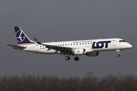 Embraer E190STD (ERJ-190-100STD) - SP-LMC operated by LOT Polish Airlines