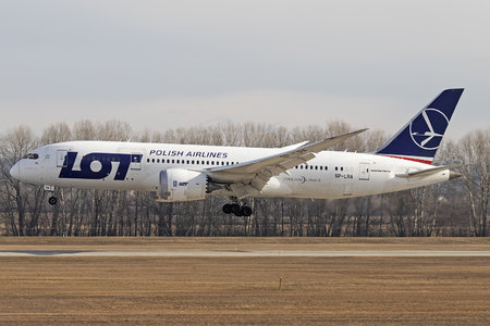 Boeing 787-8 Dreamliner - SP-LRA operated by LOT Polish Airlines