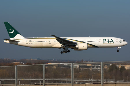 Boeing 777-300ER - AP-BID operated by Pakistan International Airlines (PIA)