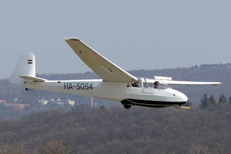 Schleicher K7 Rhönadler - HA-5054 operated by Aeroklub Farkashegy