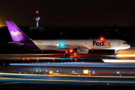 Boeing 757-200SF - N913FD operated by FedEx Express