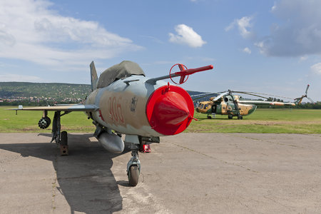 Mikoyan-Gurevich MiG-21UM - 906 operated by Magyar Légierő (Hungarian Air Force)