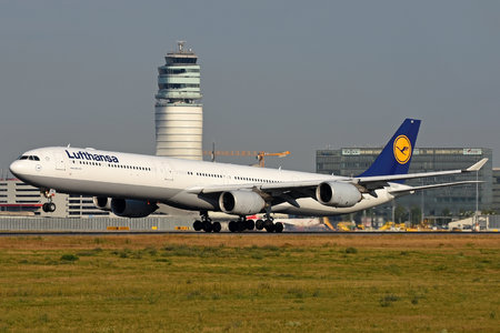 Airbus A340-642 - D-AIHC operated by Lufthansa