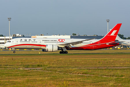 Boeing 787-9 Dreamliner - B-1111 operated by Shanghai Airlines