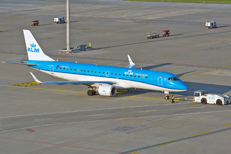 Embraer E190STD (ERJ-190-100STD) - PH-EZI operated by KLM Cityhopper