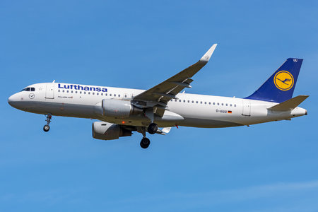 Airbus A320-214 - D-AIUU operated by Lufthansa