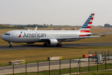 Boeing 767-300ER - N347AN operated by American Airlines