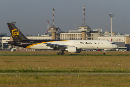 Boeing 757-200PF - N429UP operated by United Parcel Service (UPS)