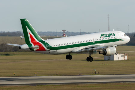 Airbus A320-214 - EI-IKG operated by Alitalia