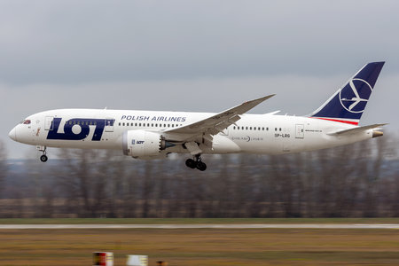 Boeing 787-8 Dreamliner - SP-LRG operated by LOT Polish Airlines