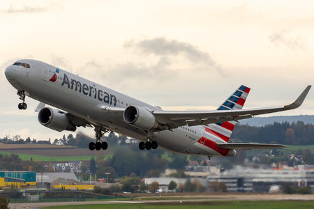 Boeing 767-300ER - N342AN operated by American Airlines