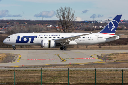 Boeing 787-8 Dreamliner - SP-LRF operated by LOT Polish Airlines