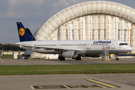 Airbus A321-131 - D-AIRE operated by Lufthansa