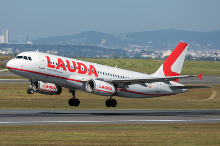 Airbus A320-232 - OE-LOY operated by LaudaMotion