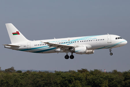Airbus A320-214 - 554 operated by Silāh al-Jaww as-Sultāniy ‘Umān (Royal Air Force of Oman)