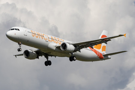 Airbus A321-211 - OY-VKC operated by Sunclass Airlines
