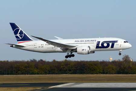 Boeing 787-8 Dreamliner - SP-LRG operated by LOT Polish Airlines
