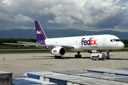 Boeing 757-200SF - N903FD operated by FedEx Express