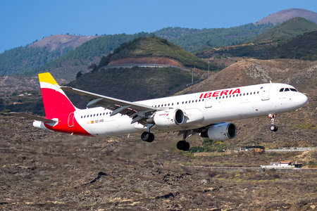 Airbus A321-212 - EC-IXD operated by Iberia