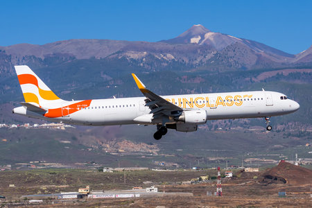 Airbus A321-211 - OY-TCH operated by Sunclass Airlines