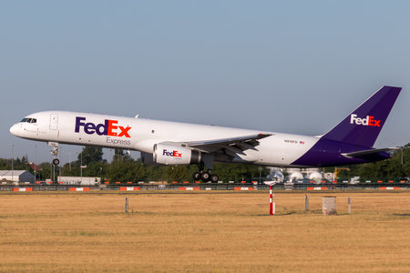 Boeing 757-200SF - N910FD operated by FedEx Express