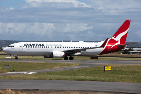 Boeing 737-800 - VH-VXL operated by Qantas