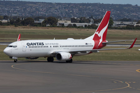 Boeing 737-800 - VH-VXI operated by Qantas