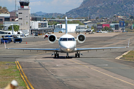 Bombardier Challenger 650 (CL-600-2B16) - N650EL operated by Private operator