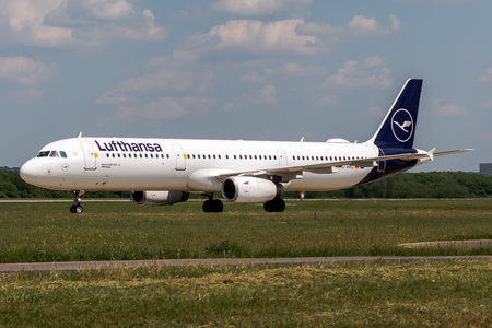 Airbus A321-131 - D-AIRU operated by Lufthansa