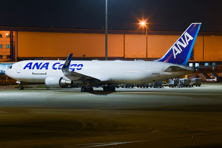 Boeing 767-300F - JA605F operated by ANA Cargo