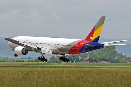 Boeing 777-200ER - HL7700 operated by Asiana Airlines