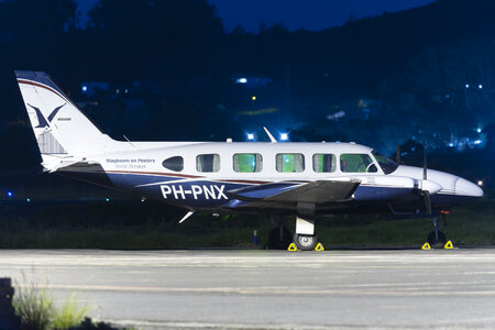 Piper PA-31-350 Chieftain - PH-PNX operated by Slagboom en Peeters Aerial Surveys