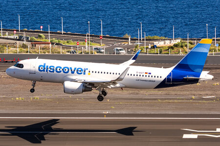 Airbus A320-214 - D-AIUT operated by Discover Airlines